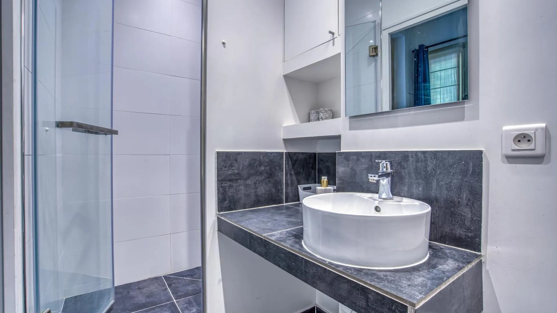 Apartment Nemo, Studio Avec Mezzanine Sur Cour Porte Maillot Paris France